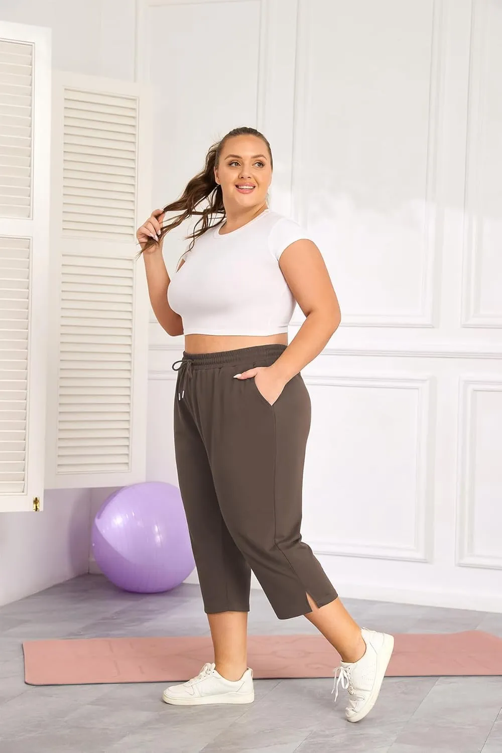 Plus Size Capri Pants for Women Loose Fit Yoga Pants with Pockets Workout Activewear Sweatpants