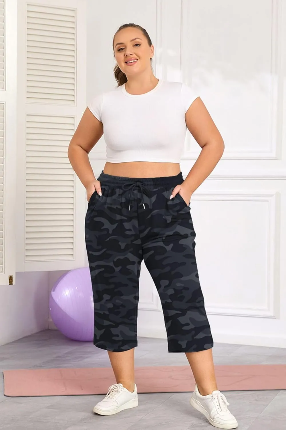 Plus Size Capri Pants for Women Loose Fit Yoga Pants with Pockets Workout Activewear Sweatpants