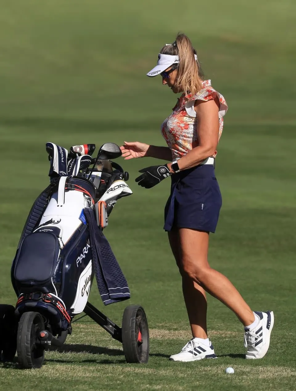 Soneven 15" Golf Shorts for Women with 2 Pockets High Waisted Athletic Skorts for Tennis Running